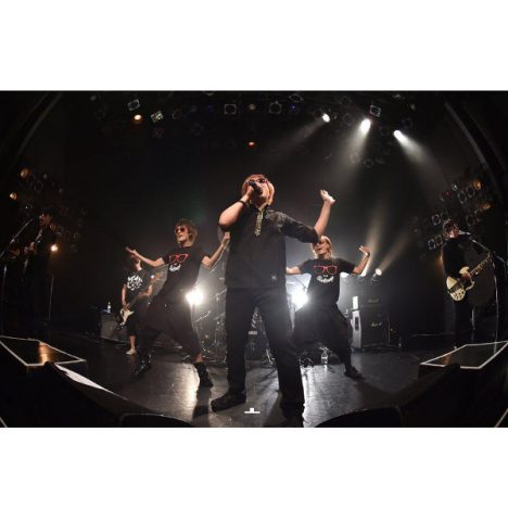 D.W.ニコルズとザ・チャレンジ「ダブルリリースパーティー」開催 企画満載の祝祭ライブをレポート