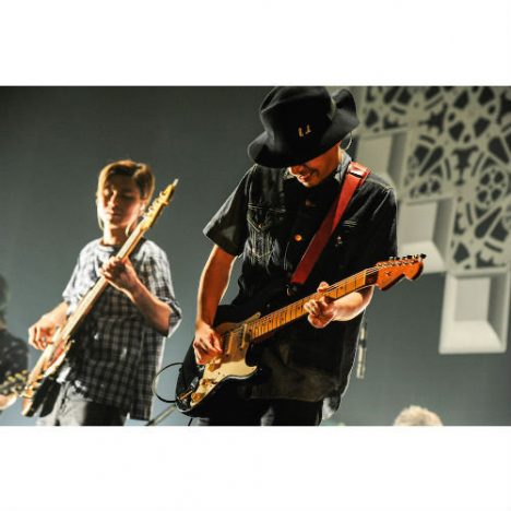 くるりは“現在”を鳴らし続けるーーベスト盤『くるりの20回転』リリース記念ツアーレポート