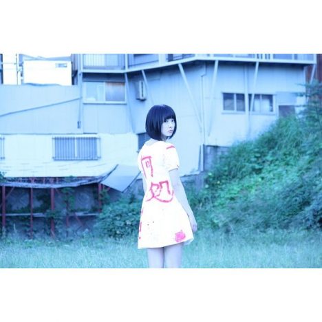 笑顔でネガティブな気持ちを歌うアイドル いずこねこの「終わらせ方」を読む