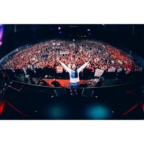 年収24億円のスティーヴ・アオキ、華麗なDJライフを語る「一晩でおにぎり工場を作れるくらい稼ぐ」