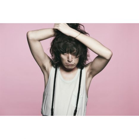 ドレスコーズ志磨遼平が白いプラカードを持つ理由 「『なにも言わない』という意見を言いたくなった」