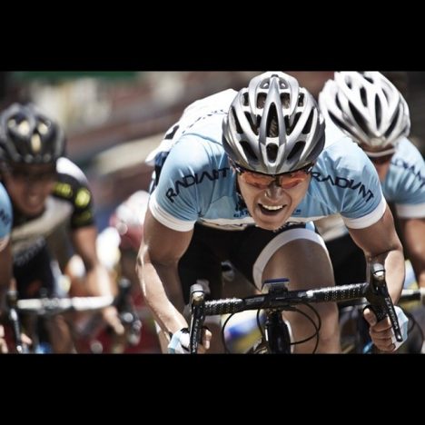 ケガ人続出の物騒なロードレースに胸キュン!? ラブコメ映画としての『疾風スプリンター』