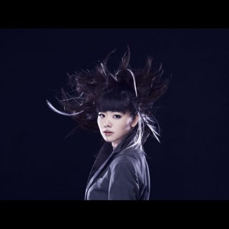 上原ひろみはなぜ世界のトップ・プレイヤーであり続けるのか? 柳樂光隆が新作『SPARK』を分析