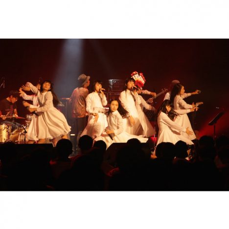 アイドルネッサンスは新たな“名曲ルネッサンス”へ 初バンドセットに見たグループの未来