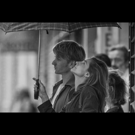 映画とは“窓越しの覗き見”であるーー『皆さま、ごきげんよう』『パリ、恋人たちの影』の構図を考察