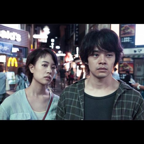 荻野洋一の『映画 夜空はいつでも最高密度の青色だ』評 絶望の浄化の先にあるもの