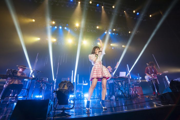 fhánaは今、かつてないほど開かれた地点へーー最新ツアーで示したバンドの新たな世界地図