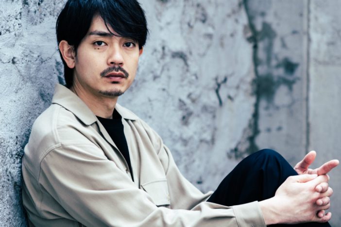 青柳翔 × レーベルスタッフ特別対談「芝居と音楽、相乗効果で表現力を上げていきたい」