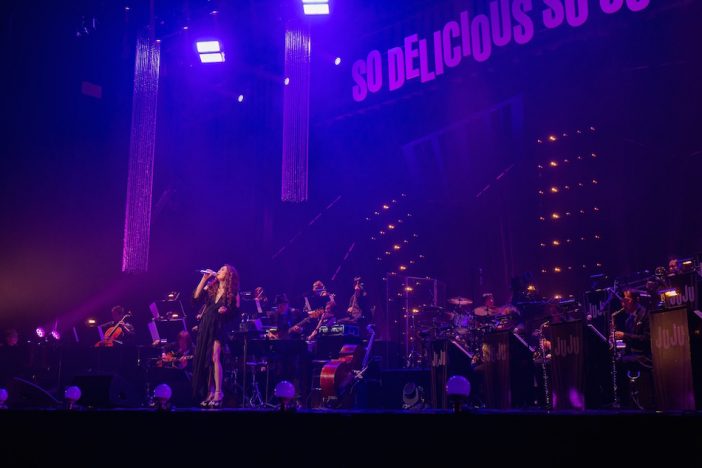 JUJUが楽曲で演じ分ける“女の顔”　総勢27名のビッグバンド従えた堂々たるステージ