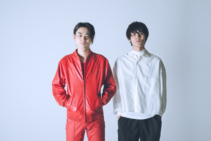 菅田将暉×萩原利久、“先輩と後輩”対談!「出会った頃は、僕の膝に乗ってた」(菅田)