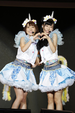 斉藤朱夏(左)と小林愛香(右)。の画像