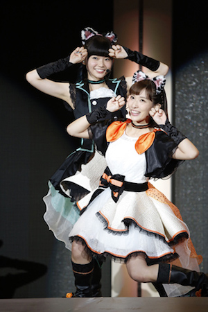 諏訪ななか(左)と伊波杏樹(右)。の画像