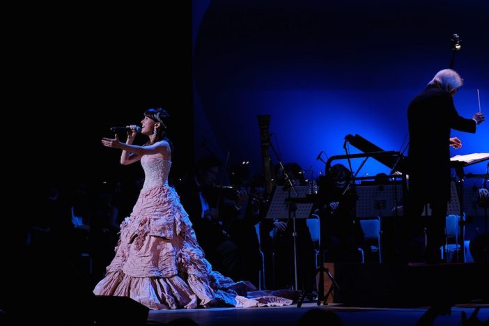 May J.がフルオーケストラ初共演で示した、シンガーとしての無限の可能性