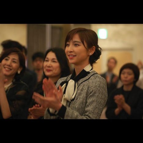 篠田麻里子、間宮夕貴、岡村いずみ……“濡れ場”に見る、女たちの強さ 姫乃たまの『ビジランテ』評