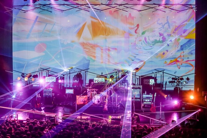 フレデリックは“聴き手の半歩先を行く”バンドへ 『TOGENKYO』ツアーに見た変化