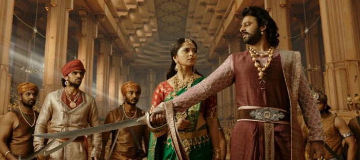 『バーフバリ 王の凱旋』完全版と国際版は何が違う? “ゴールデン・スパイス映画”のすごさを分析