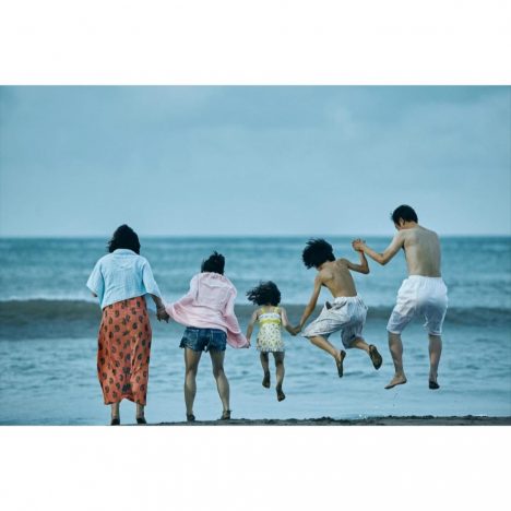 “共時性”を持ち“個人的な”作品を生む是枝裕和と坂元裕二 『万引き家族』『anone』の共通点を探る