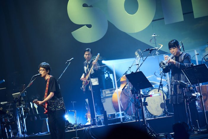 くるりが12人編成で届けた豊かな音楽体験 『ソングライン』ライブで再現した中野サンプラザ公演