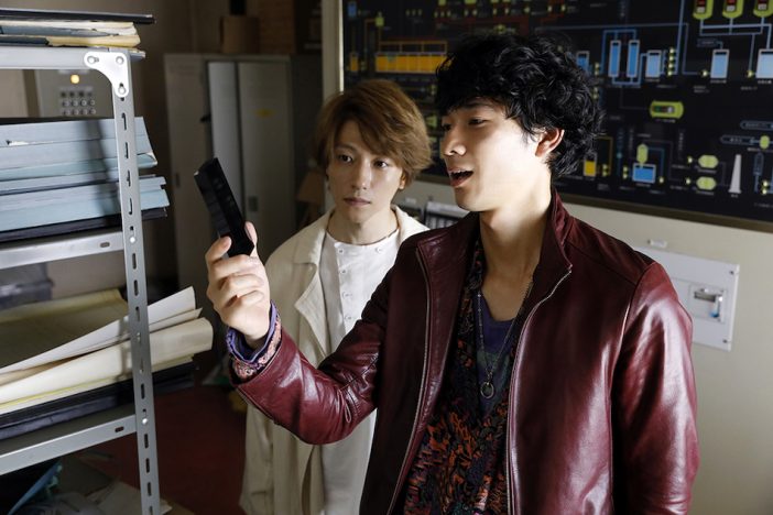 鈴木拡樹と清原翔の凸凹コンビ姿が WOWOWドラマ『虫籠の錠前』場面写真公開