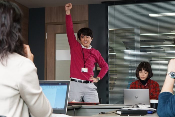 間宮祥太朗が空回りする“KY”男に 『ハケン占い師アタル』杉咲花の占いでチームの仲間に