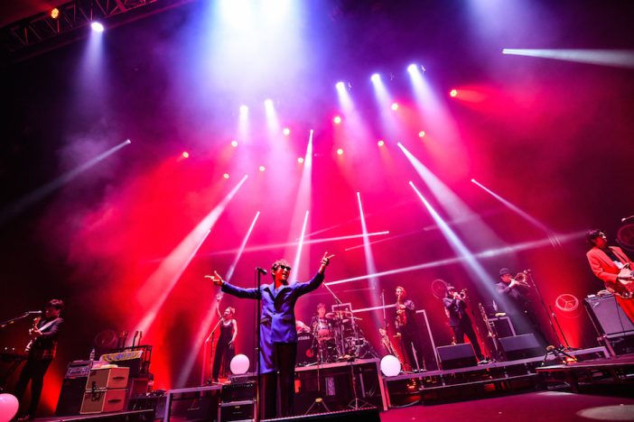 スガ シカオ、タフネスとファンクネスが増した最新にして最高の姿 アルバムツアーNHKホール公演