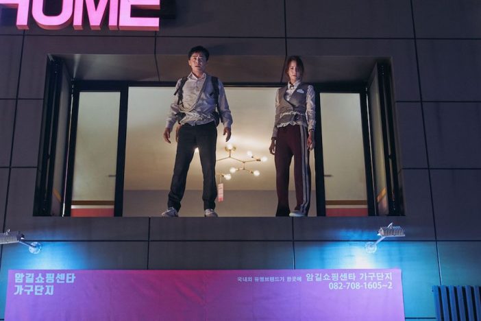 チョ・ジョンソクとユナに有毒ガスが迫る　韓国発パニック映画『EXIT』日本版予告編＆新場面写真