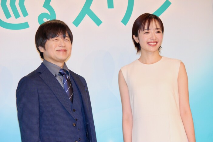 バカリズム「芸人が朝ドラの脚本を書く現象が面白い」 『巡るスワン』は“日常”の朝ドラに