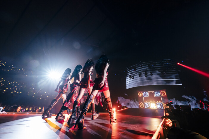 aespa、圧倒的な熱気が渦巻いた『SYNK : aeXIS LINE』ツアー どのグループとも違う“何か”――その正体を観た