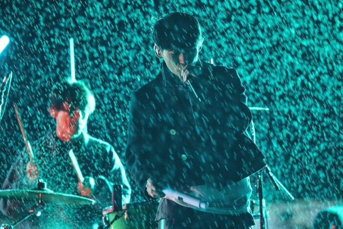 『UVERworld THE MOVIE』新曲間奏パートの激奏が映し出される 本編映像&場面写真公開