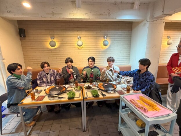 SixTONES、新冠番組『6SixTONES』初回で初の“6人での韓国旅”へ 大泉洋のゲスト出演も