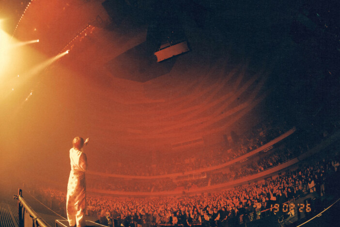 なとり、初の武道館で証明した“ライブアーティスト”としての真価 五感を揺さぶる総合芸術、『深海』の核心