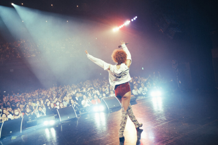 Crystal Kay、愛に満ちた40歳の誕生日ライブ JO1 金城碧海、Zeebra、Mummy-D……豪華ゲスト満載の煌びやかな一夜に