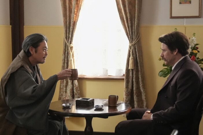 『ばけばけ』第117話、司之介(岡部たかし)がヘブン(トミー・バストウ)の変化に気づく