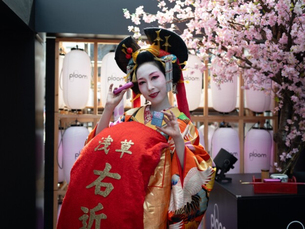 桜の下で一服を 浅草六区に「Ploom LOUNGE」期間限定で登場