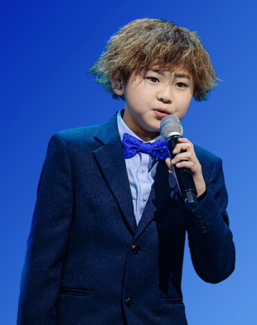 西山琳久、秋元康プロデュースのデビューシングル『おんじい』リリース NHK『うたコン』出演も