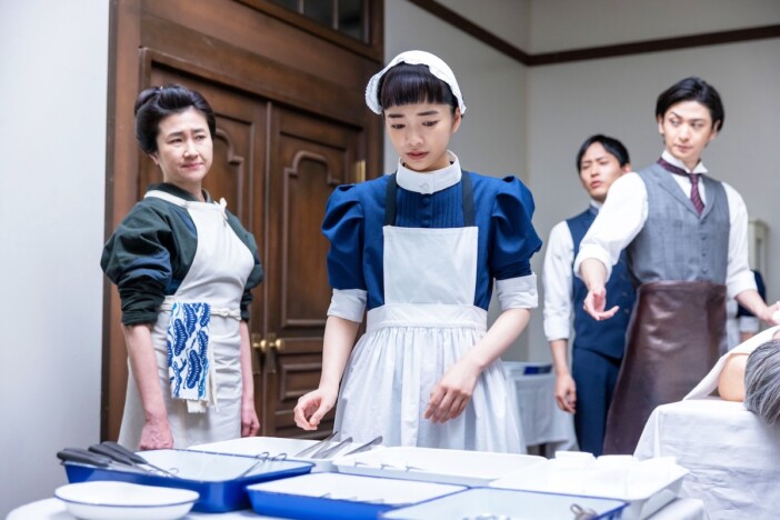 『風、薫る』第42話、りん(見上愛)と直美(上坂樹里)が緊急手術の手術介助に入る