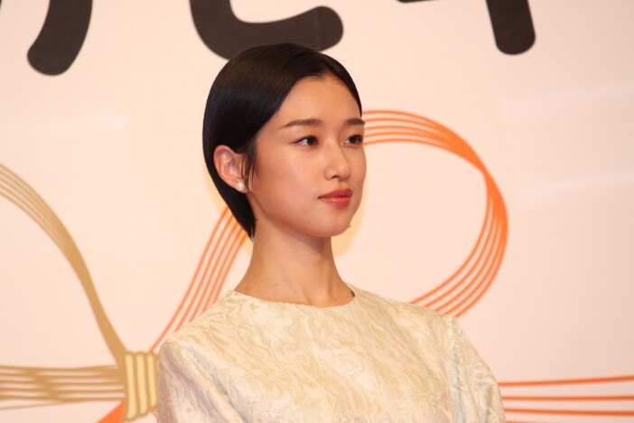 河合優実、初の朝ドラヒロインに「やる気まんまんです!」 宮藤官九郎との再タッグに感謝