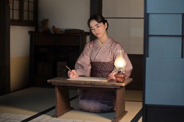 『風、薫る』第129話、りん(見上愛)が看護の実用書を書き始めることに