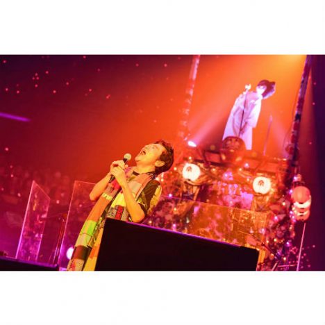 桑田佳祐は人生の陰影を美しく歌った　4年ぶりのソロ年越しライブ公演レポート　