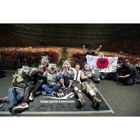 MAN WITH A MISSIONとZebrahead「巨大ライブハウス」で夢のコラボレーション披露