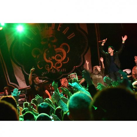 MAN WITH A MISSION、Zebraheadとのスプリットツアーにてコラボ曲を披露