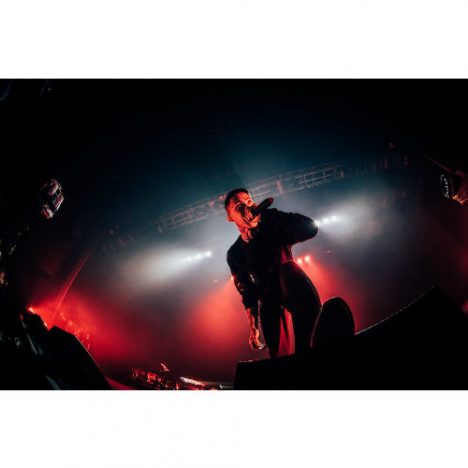 KOHHの音楽はなぜ感情を強烈に揺さぶる? ライブの熱量や演出から考察