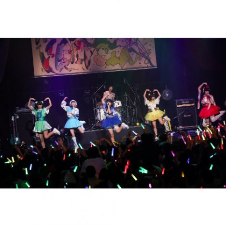 バンドじゃないもん!がまた一つ叶えた夢 “バンもん!ワールド”全開の新木場コースト公演レポート