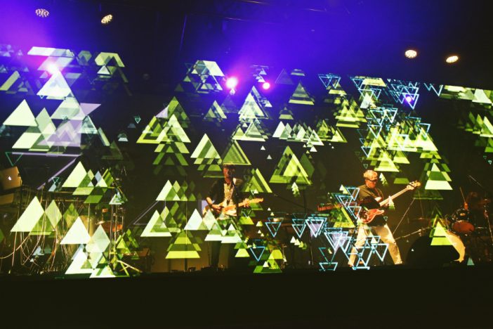 uchuu,が“最先端ハイブリッド型ライブ”で示すものとは? 映像の新規性とサウンドの変化から考察