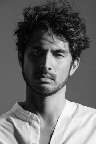 平井堅「ノンフィクション」は生死をどう表現したか “鎮魂の舞”見せたパフォーマーとのコラボ