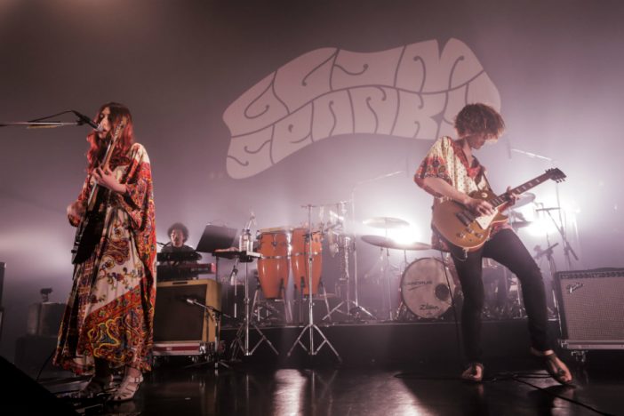 GLIM SPANKY、ロックファンの期待を背負う頼もしい姿 『BIZARRE CARNIVAL』最終公演