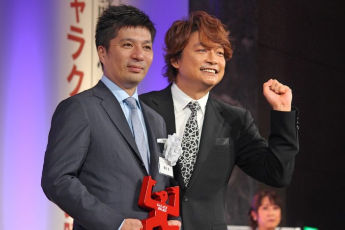 香取慎吾、「第55回ギャラクシー賞」贈賞式に登場　久米宏が“SMAP”に言及するホンネトークも