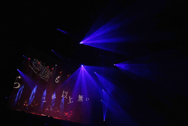 amazarashiは何を伝えようとしているのか? 『地方都市のメメント・モリ』ライブ表現を見ての画像1-1