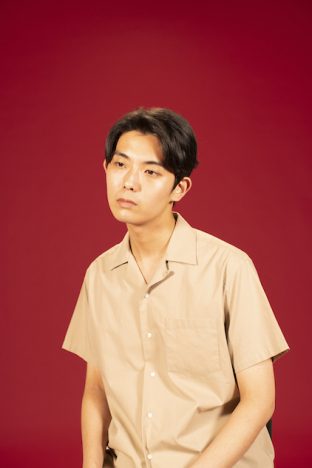 折坂悠太の物語性とスタンダード性を備えた歌 宇多田ヒカルら賛辞贈る存在感の理由を紐解く