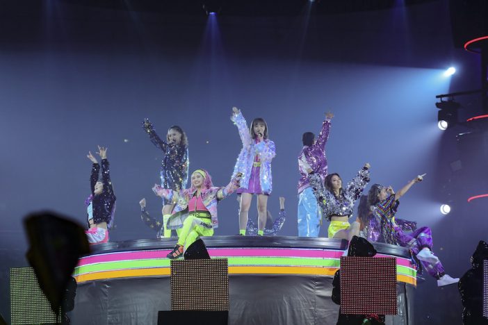 E-girls、11人体制の初アリーナ『E.G. 11』で見せた進化 MIGHTY CROWNらと次のステージへ